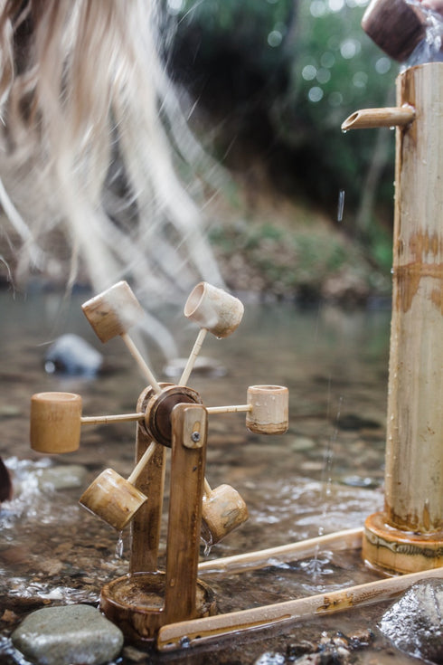 QTOYS - Bamboo Water Mill